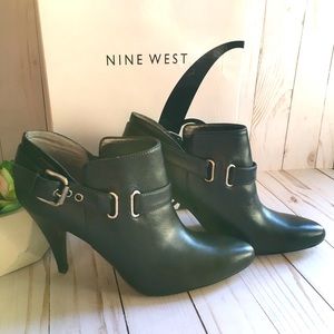NWT Black Nine West Booties with silver — Size 6.5